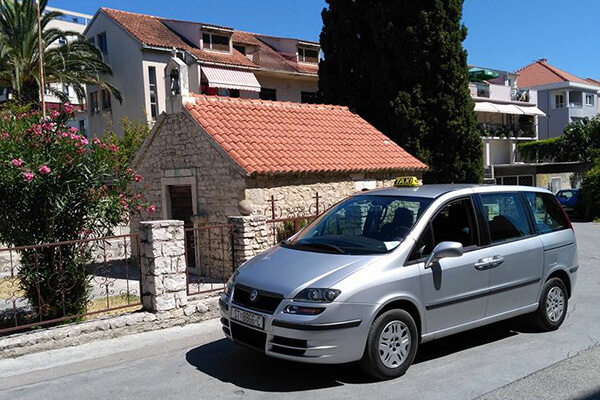 Taxi transfer Škeri